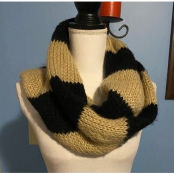 BDG Urban Outfitters Chunky Knit Infinity Scarf Black Tan Striped One Size - Picture 1 of 4